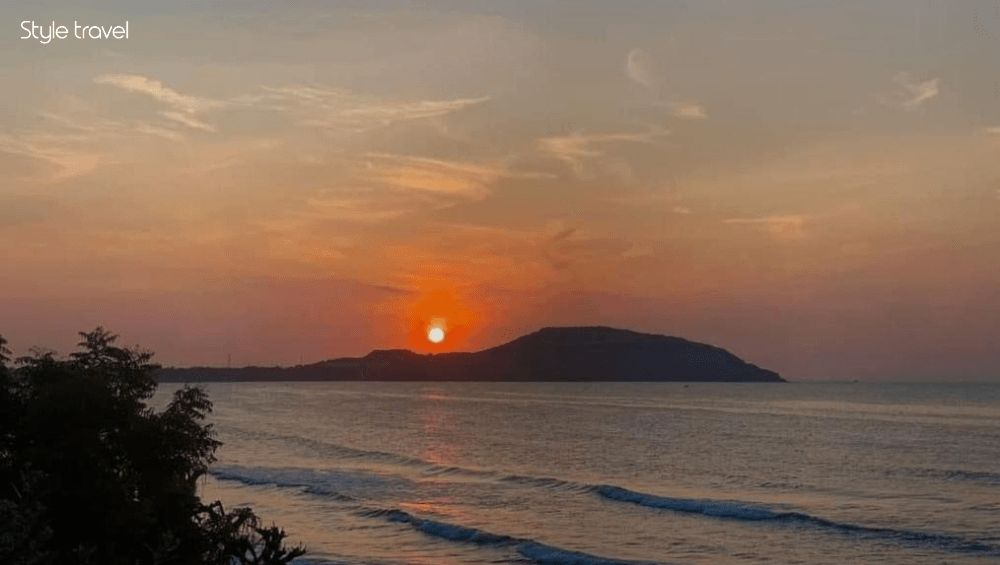 Watch the Sunrise at Hon Rom